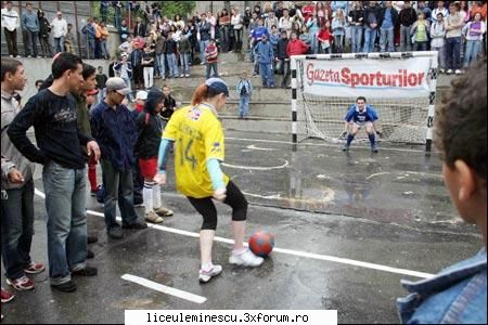 poze de atunci echipa farul la liceul eminescu!